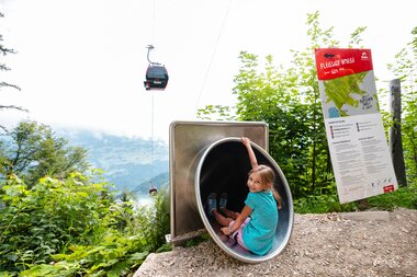 Waldrutschenpark-Golm im Montafon | © Golm Silvretta Lünersee Tourismus GmbH Bregenz, Mathäus Gartner Junges Mädchen, welches sich gerade am Start einer Rutsche im Waldrutschenpark-Golm befindet | © Golm Silvretta Lünersee Tourismus GmbH Bregenz, Mathäus Gartner